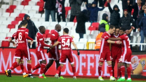 “Bavariya”nın 3 futbolçusu “Beşiktaş”la oyunu buraxacaq