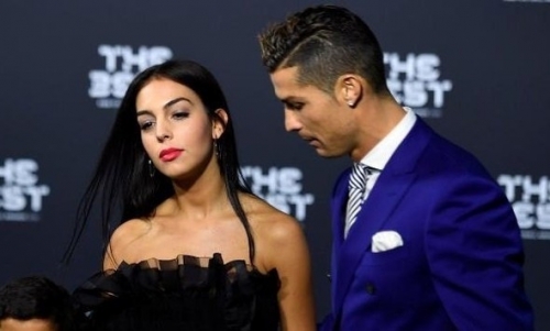 Ronaldo sevgilisinə evlənməyi təklif edib