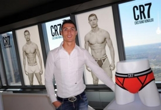 Ronaldo alt paltarı brendi yaratdı