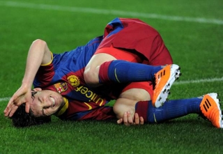 Lionel Messi zədələndi