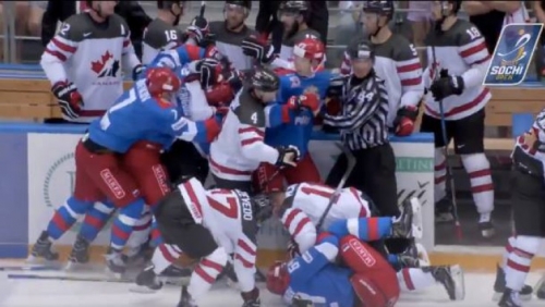 Rusiya - Kanada oyununda kütləvi dava