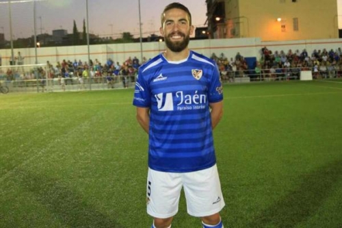 İspaniyalı futbolçu meydanda öldü