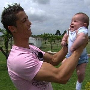 Ronaldo: “Müəllimə stul atdığım üçün məktəbdən qovuldum”