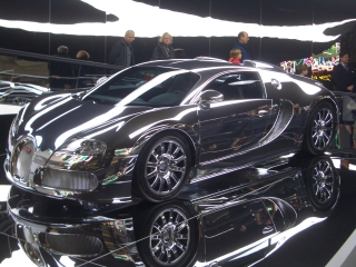 Roberto Karlosa ad günündə 2 milyon dəyərində "Bugatti" bağışladılar