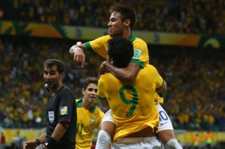 Braziliya ilk finalçı oldu