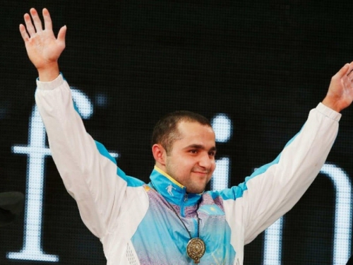 Azərbaycanlı idmanşı dünya rekordu qıraraq Qazaxıstana Rioda qızıl medal qazandırdı