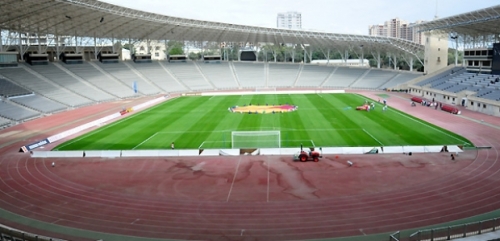 Respublika stadionu qara boyandı