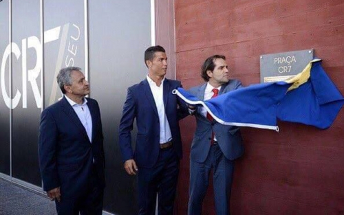 Ronaldo otel açdı