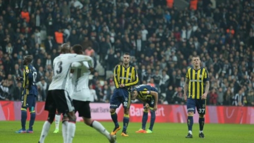 Türkiyə Futbol Federasiyası Robin Van Persinin tərbiyəsiz hərəkətinə göz yumdu