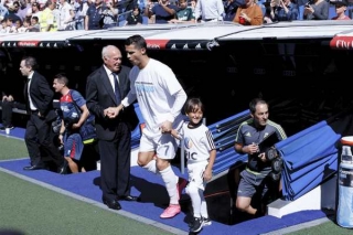 Ronaldodan suriyalı uşağa jest