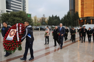 “Qızıl Qran-pri”nin iştirakçıları ulu öndər Heydər Əliyevin abidəsini ziyarət etdilər